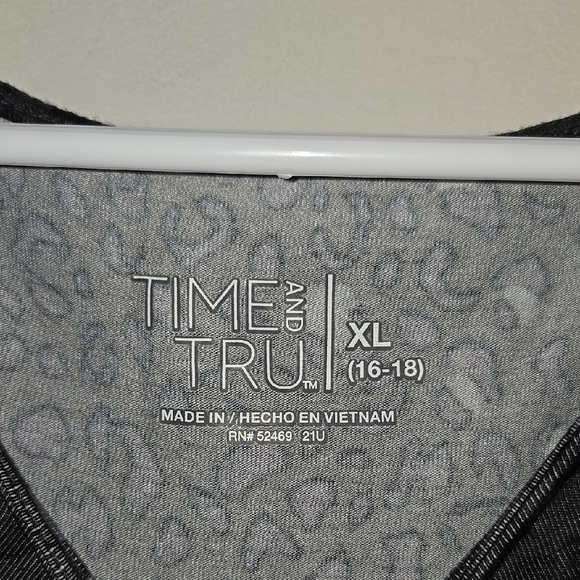 Time and Tru Black Sheath Dress 3/4 Sleeve Crew Neck - Picture 2 of 6